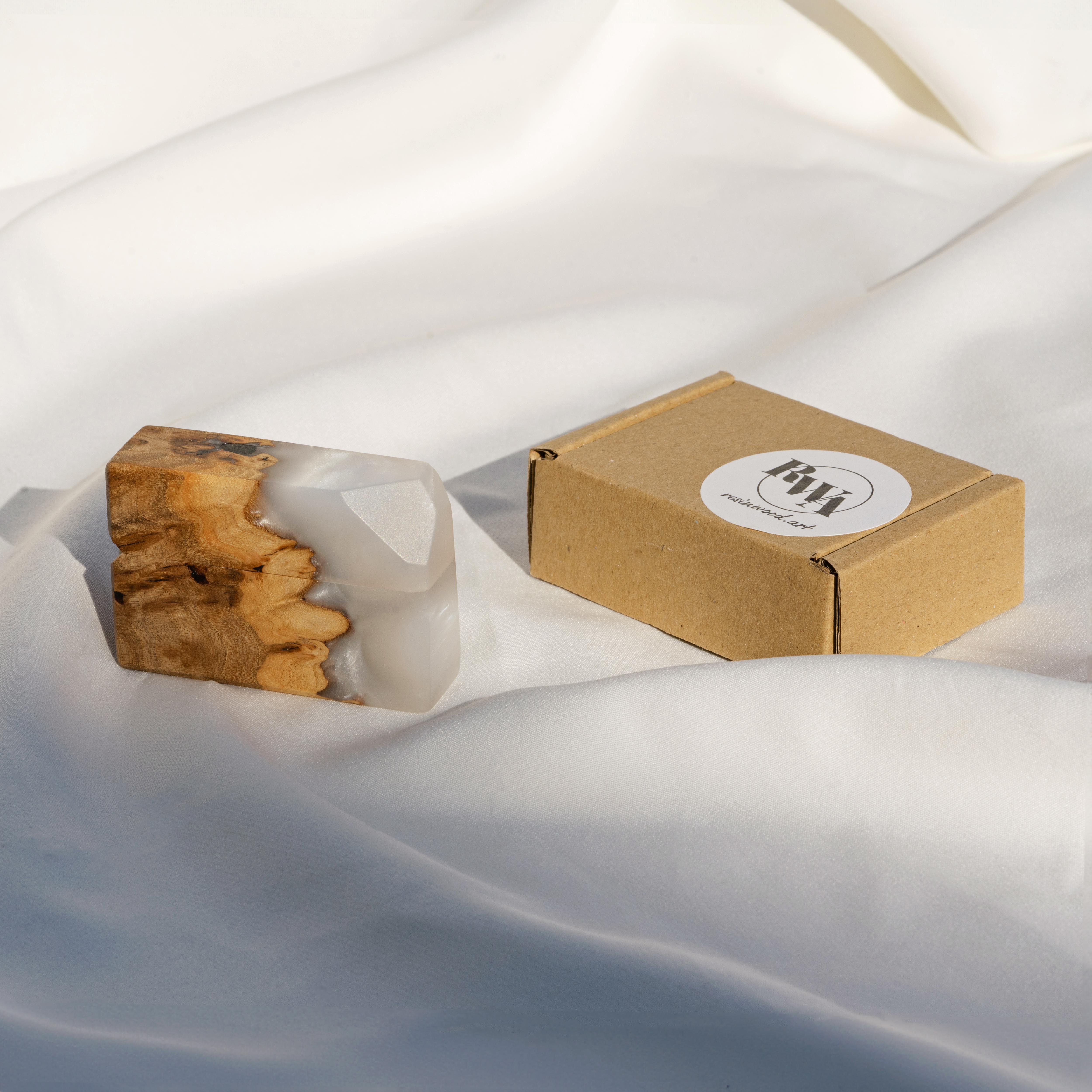 Wood & Resin Engagement Ring Box FLASH – Elm Platinum