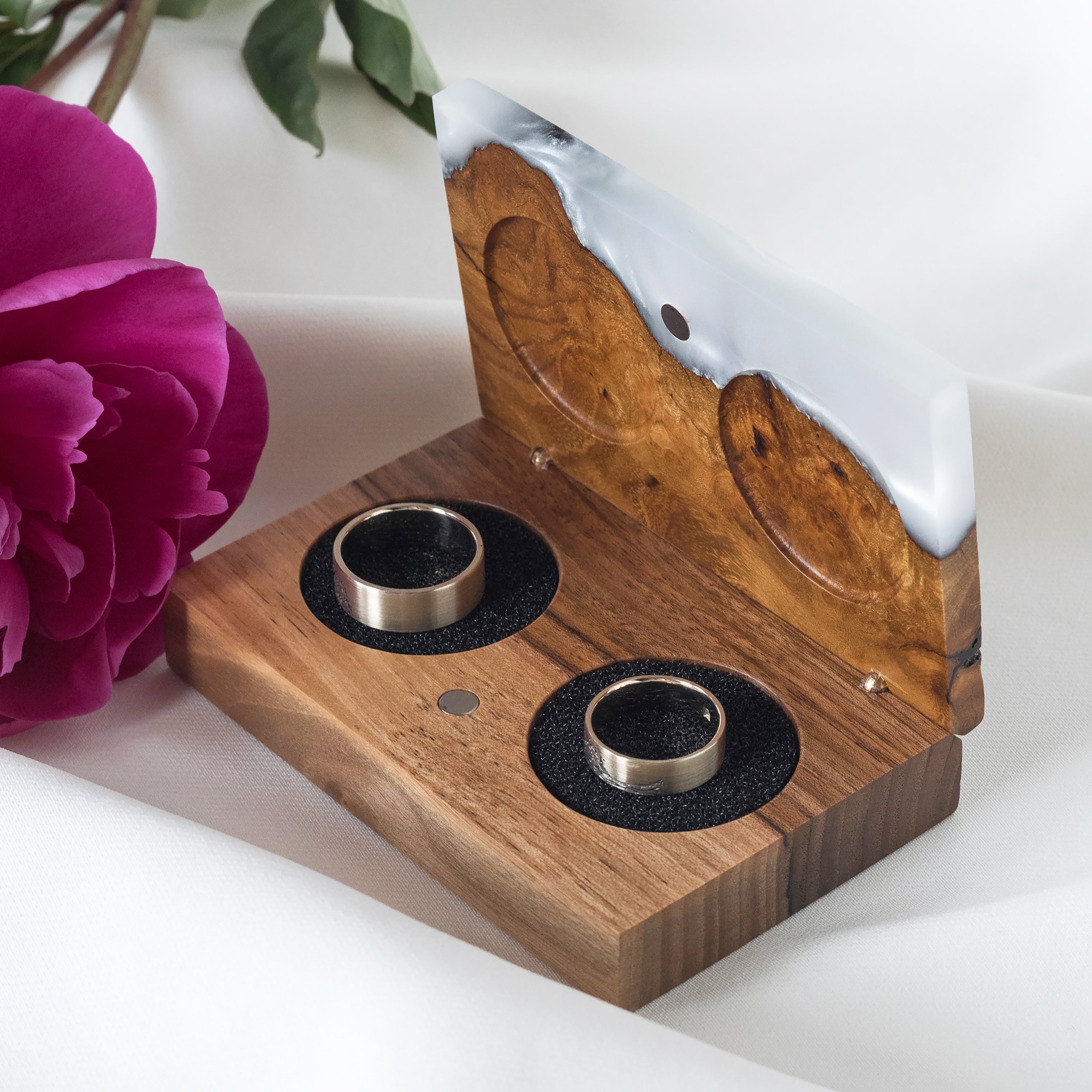 Wood & Resin Wedding Ring Box PIANO – Elm Platinum