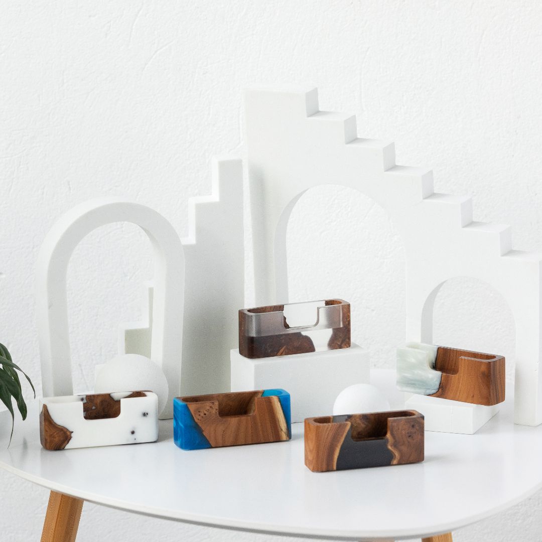 Wood & Resin Card Holder SMART – Elm Platinum