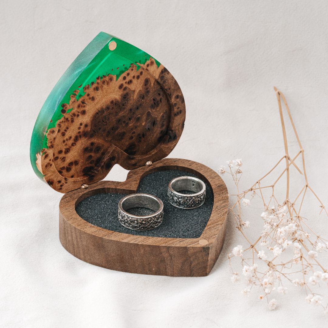 Wood & Resin Wedding Ring Box AMOUR – Elm Green
