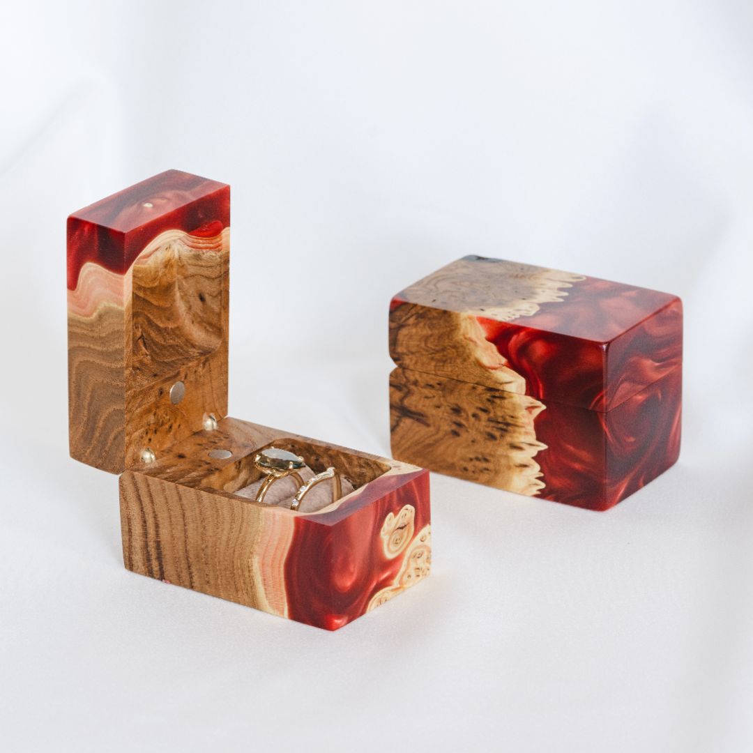 Wood & Resin Wedding Ring Box CHORD – Elm Ruby
