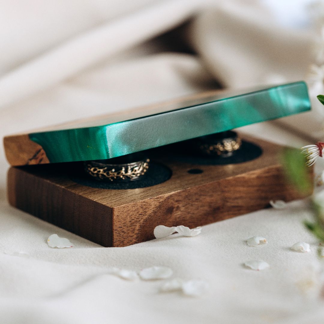 Wood & Resin Wedding Ring Box PIANO – Elm Green