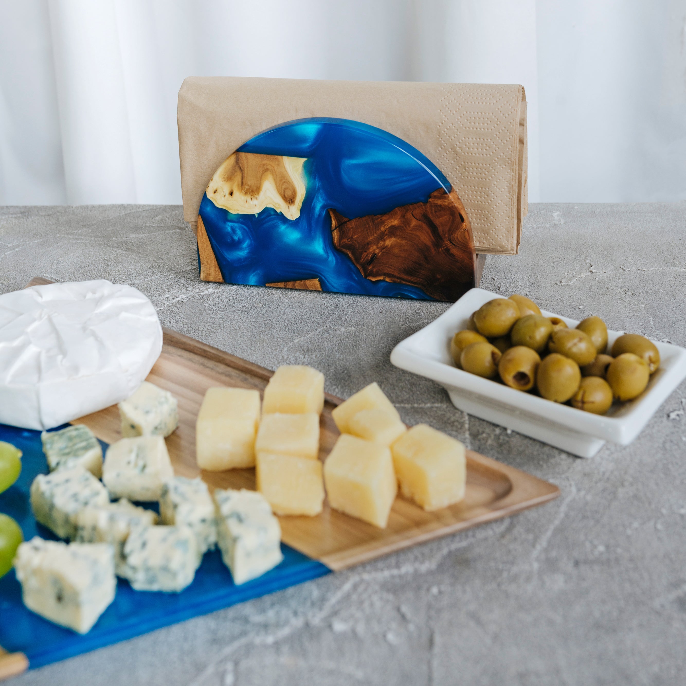 Wood & Resin Semicircle Napkin Holder HYGGE – Olive Blue