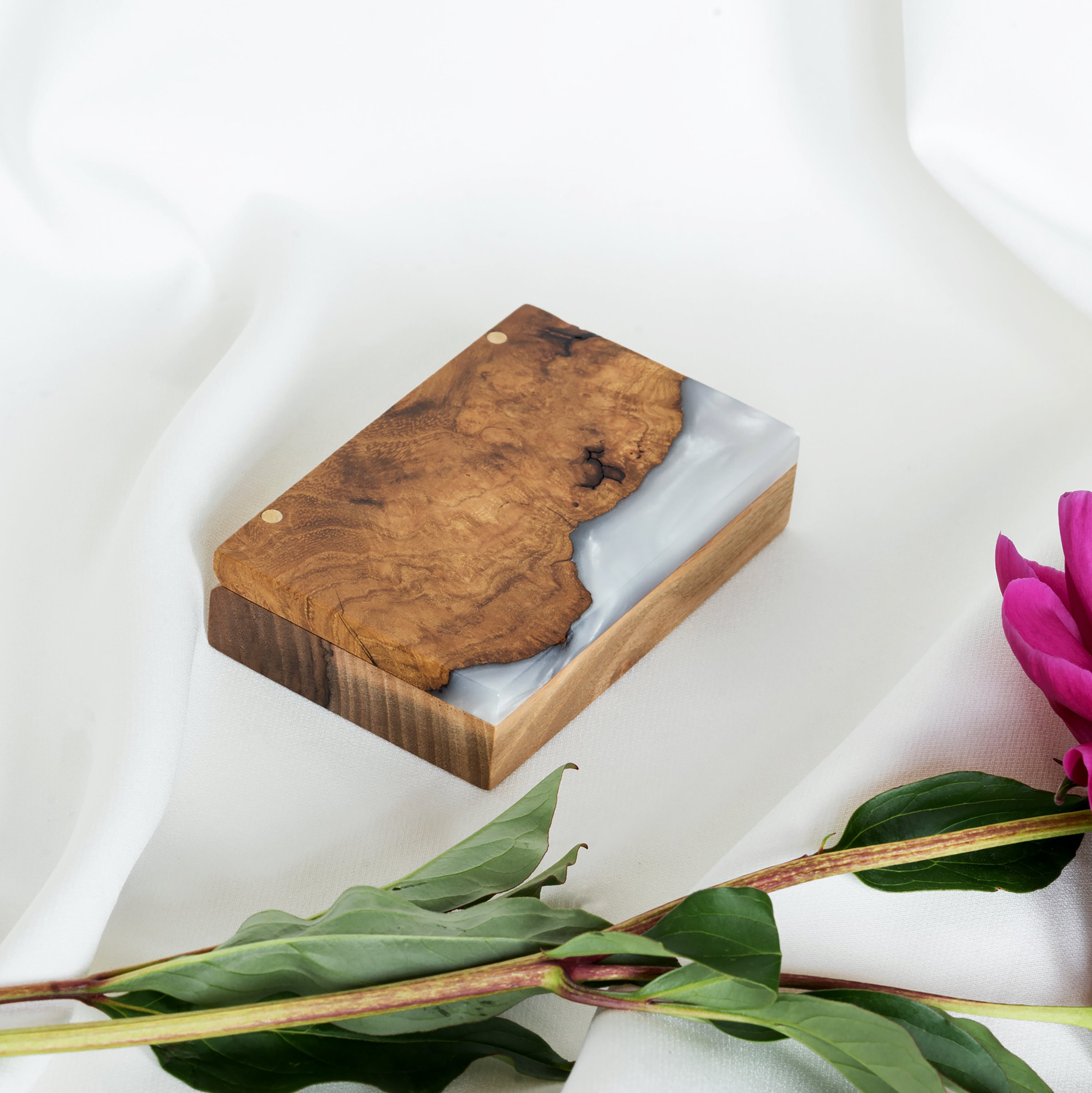 Wood & Resin Wedding Ring Box PIANO – Elm Platinum