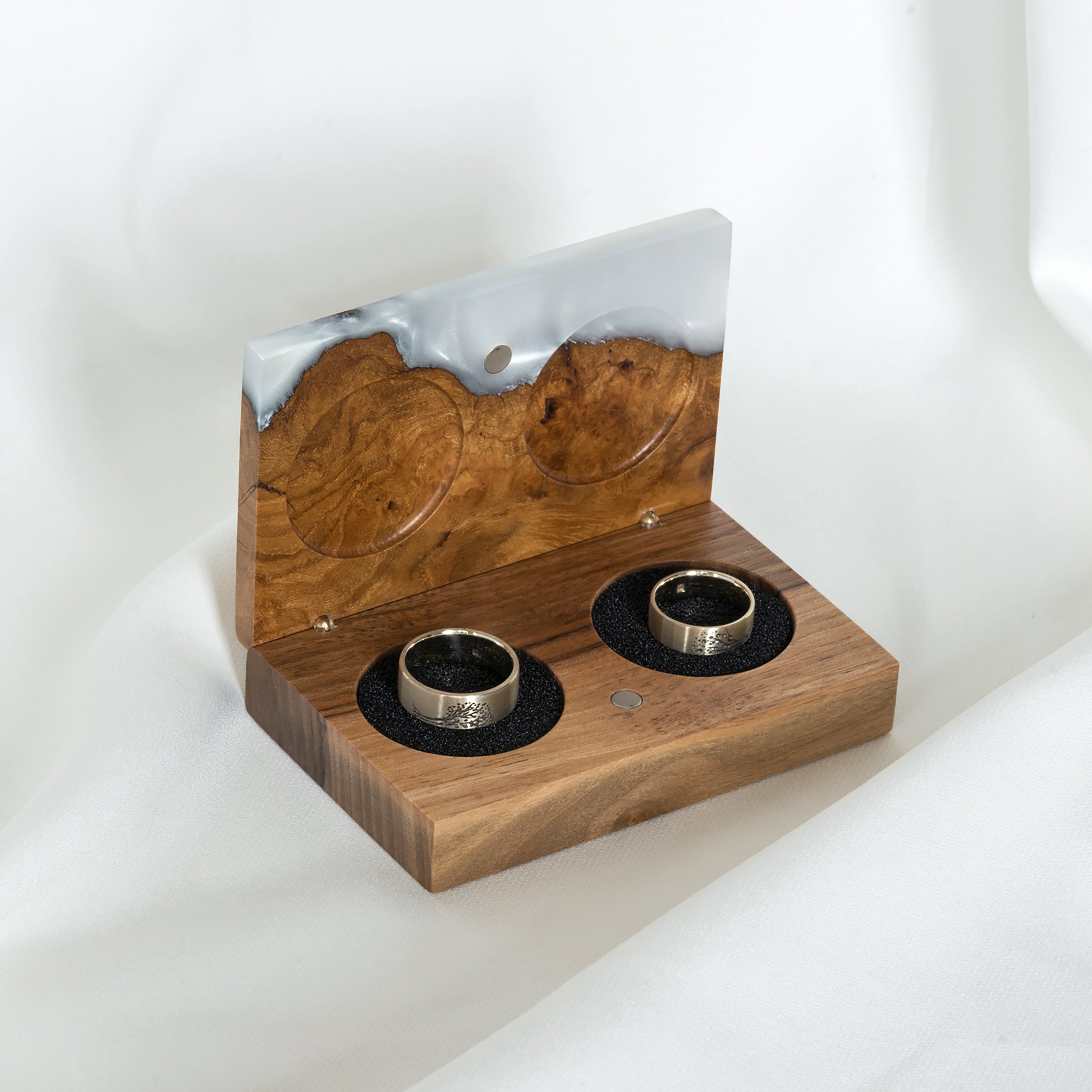 Wood & Resin Wedding Ring Box PIANO – Elm Platinum