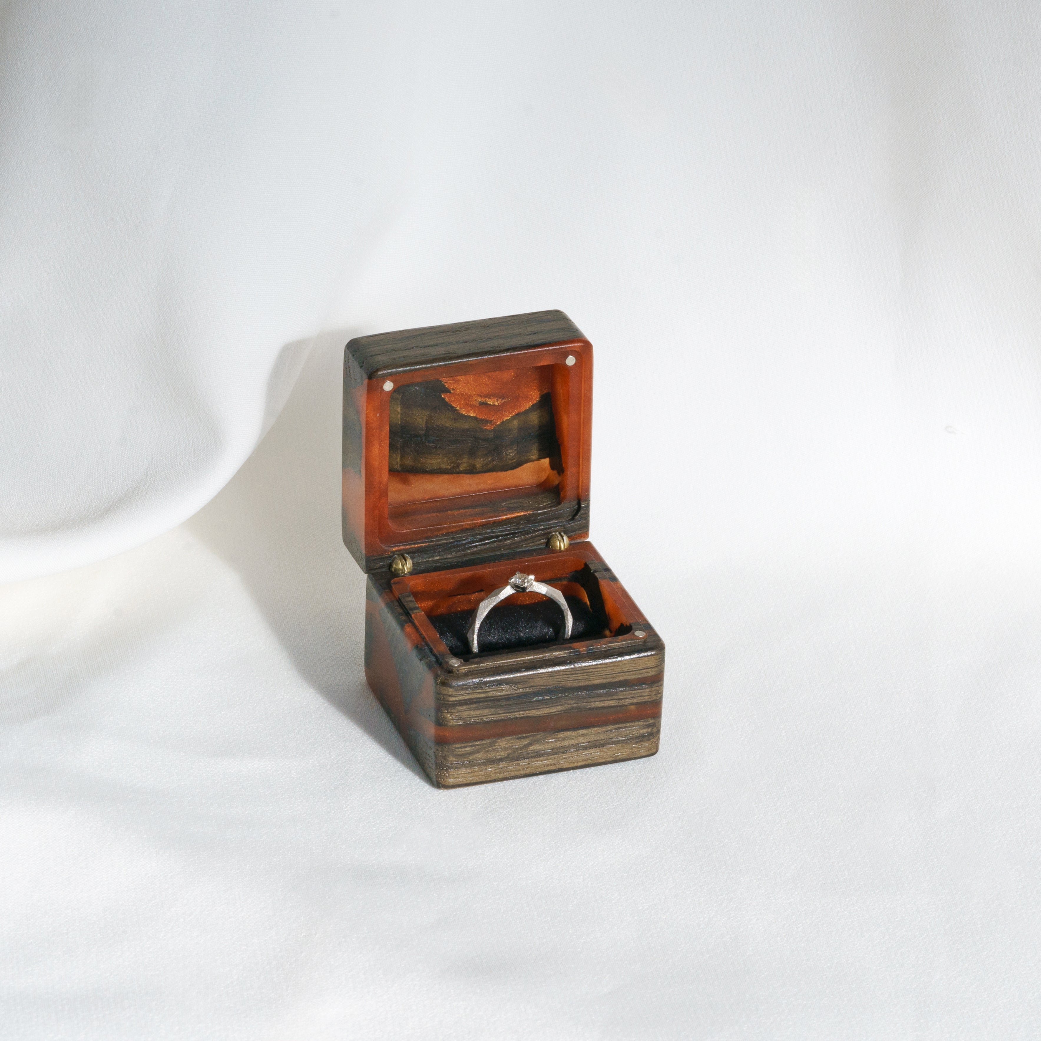 Wood & Resin Engagement Ring Box MUSE – Oak Amber