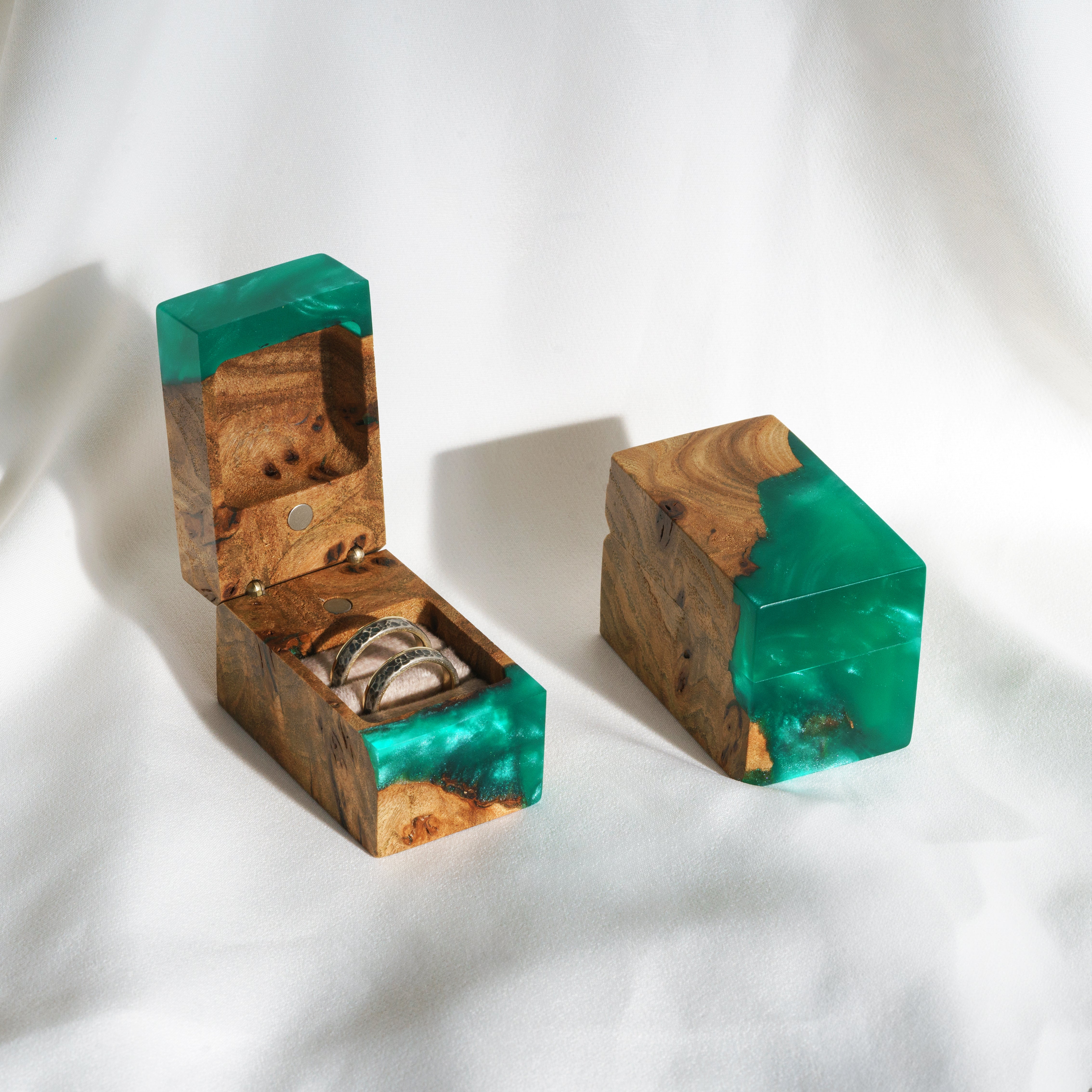 Wood & Resin Wedding Ring Box CHORD – Elm Green