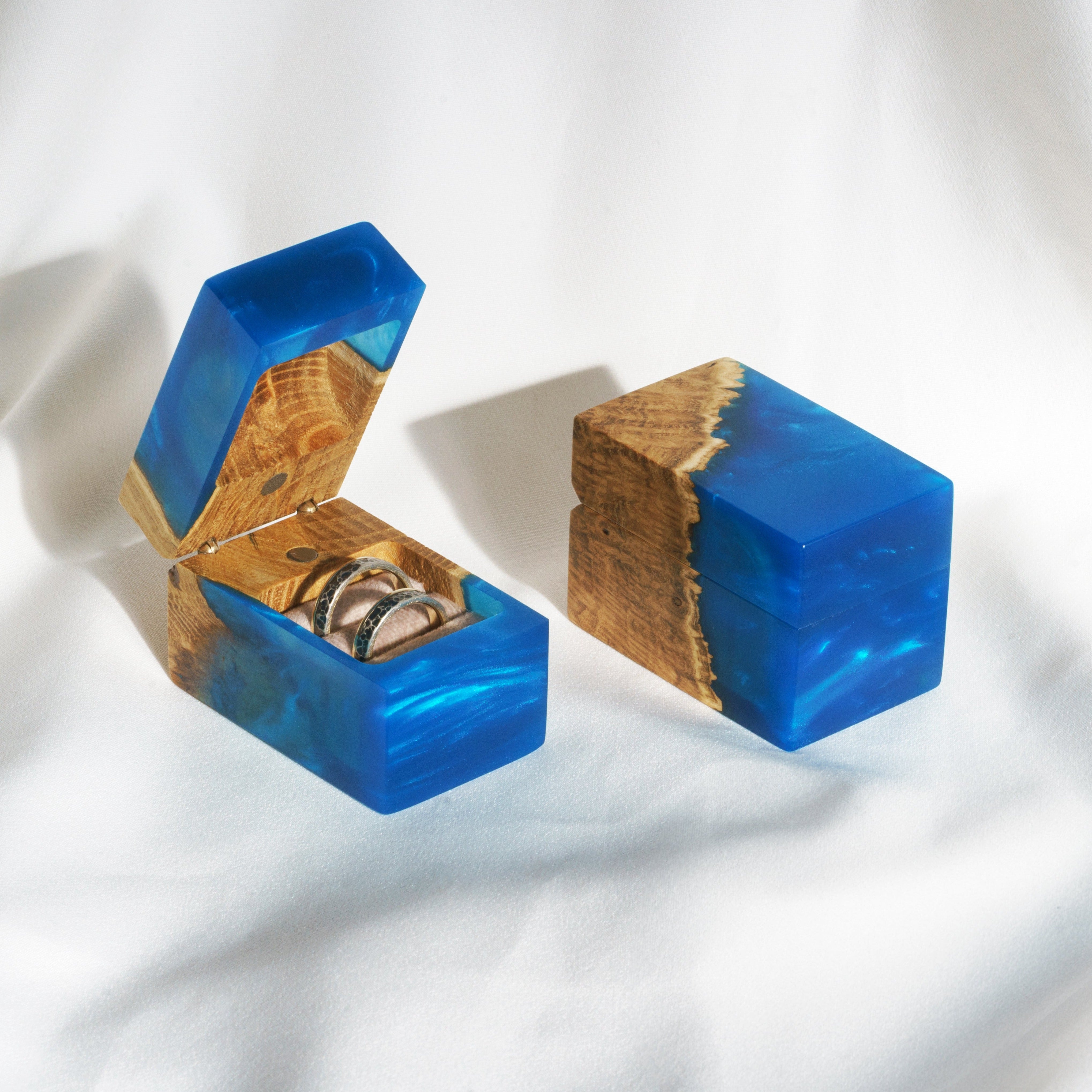 Wood & Resin Wedding Ring Box CHORD – Elm Blue