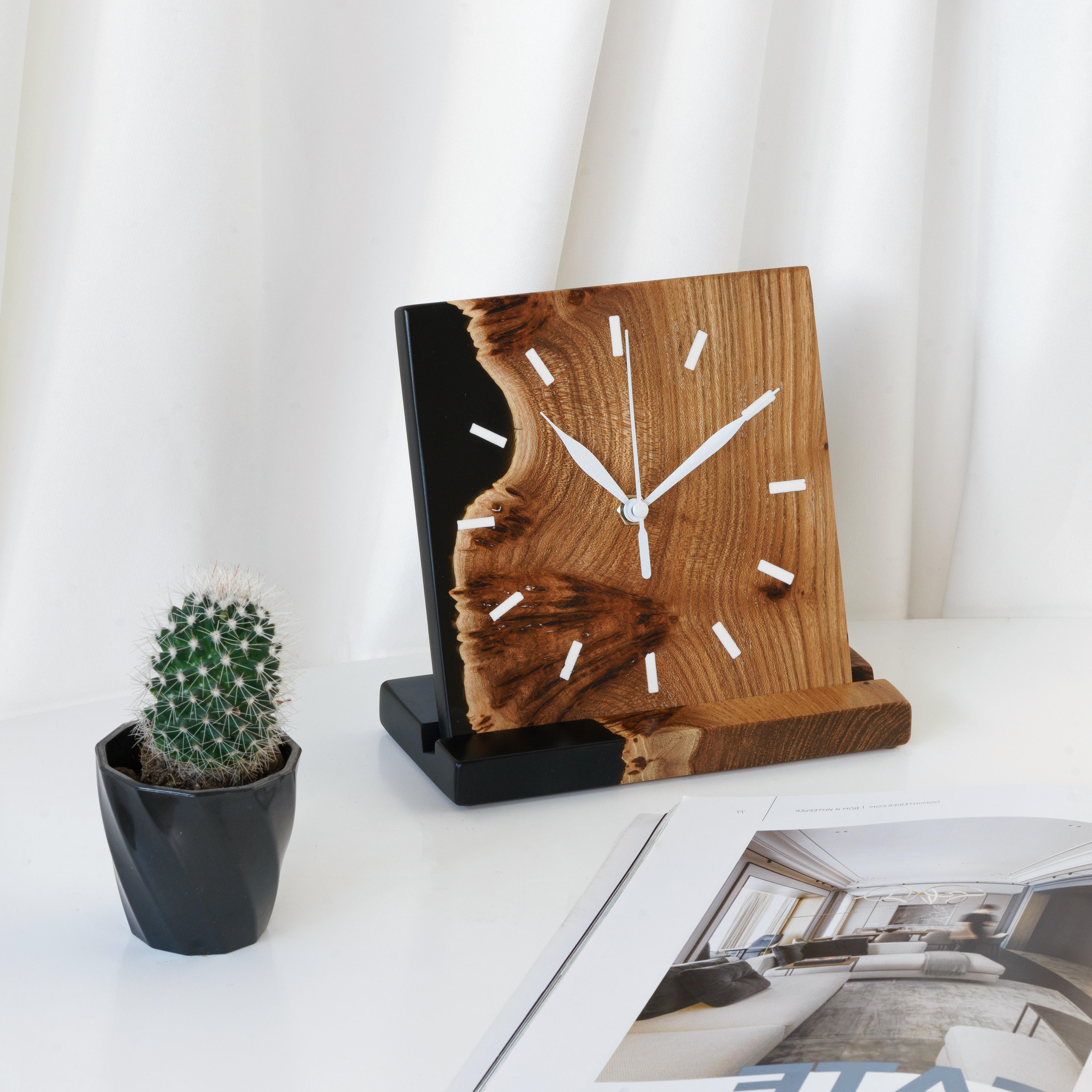 Wood & Resin Desk Clock HORA – Elm Black