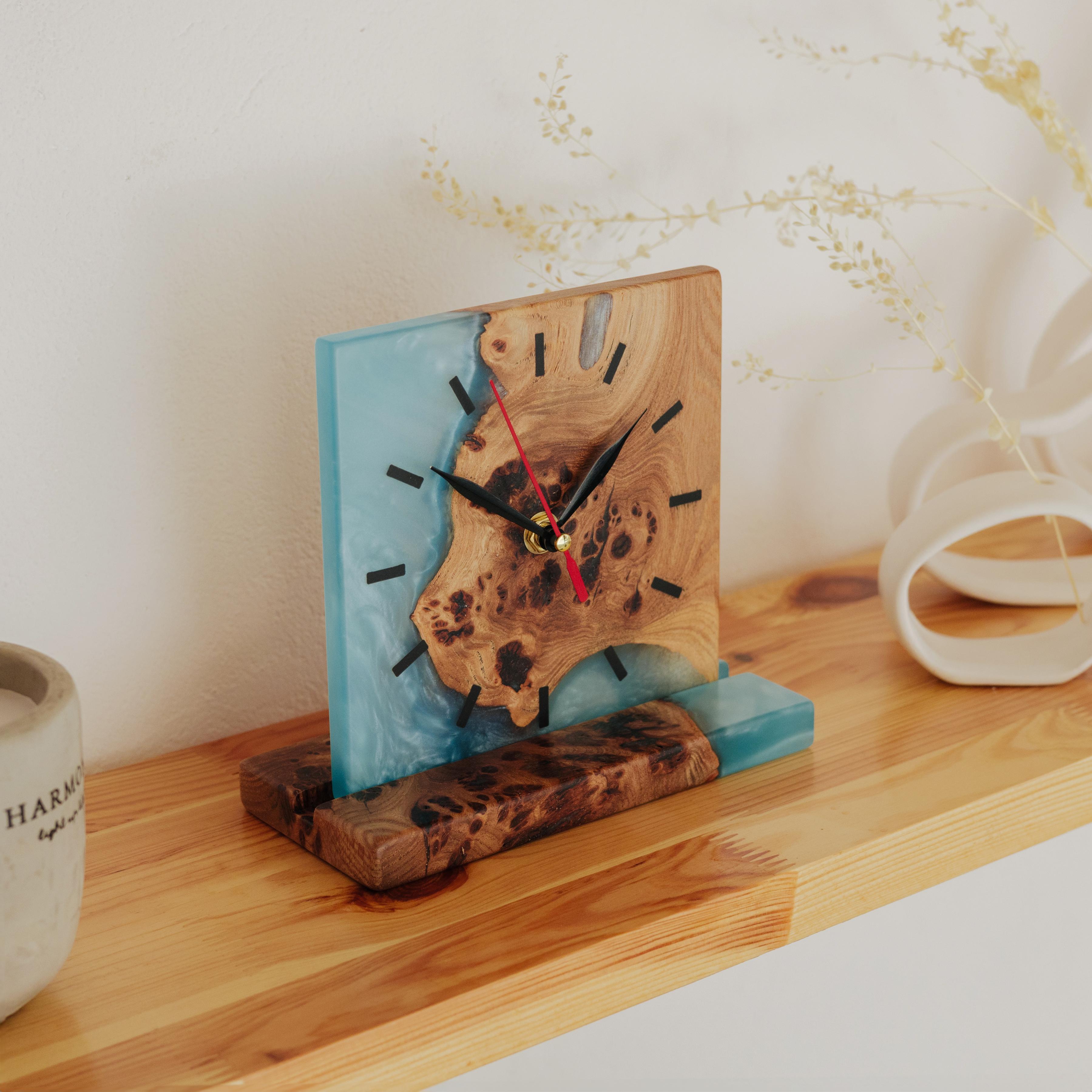 Wood & Resin Desk Clock HORA – Elm Blue