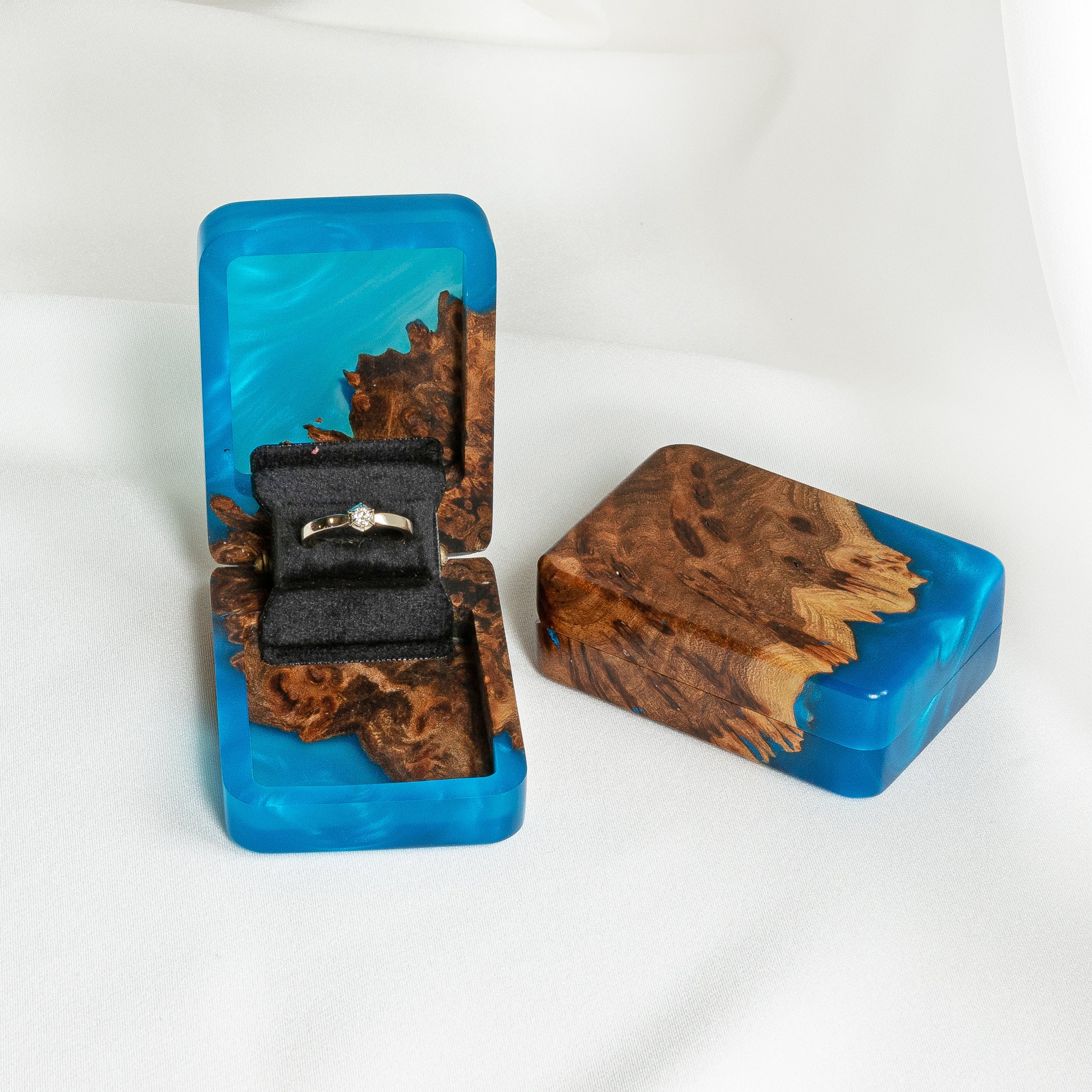 Wood & Resin Proposal Ring Box FLIP – Elm Blue