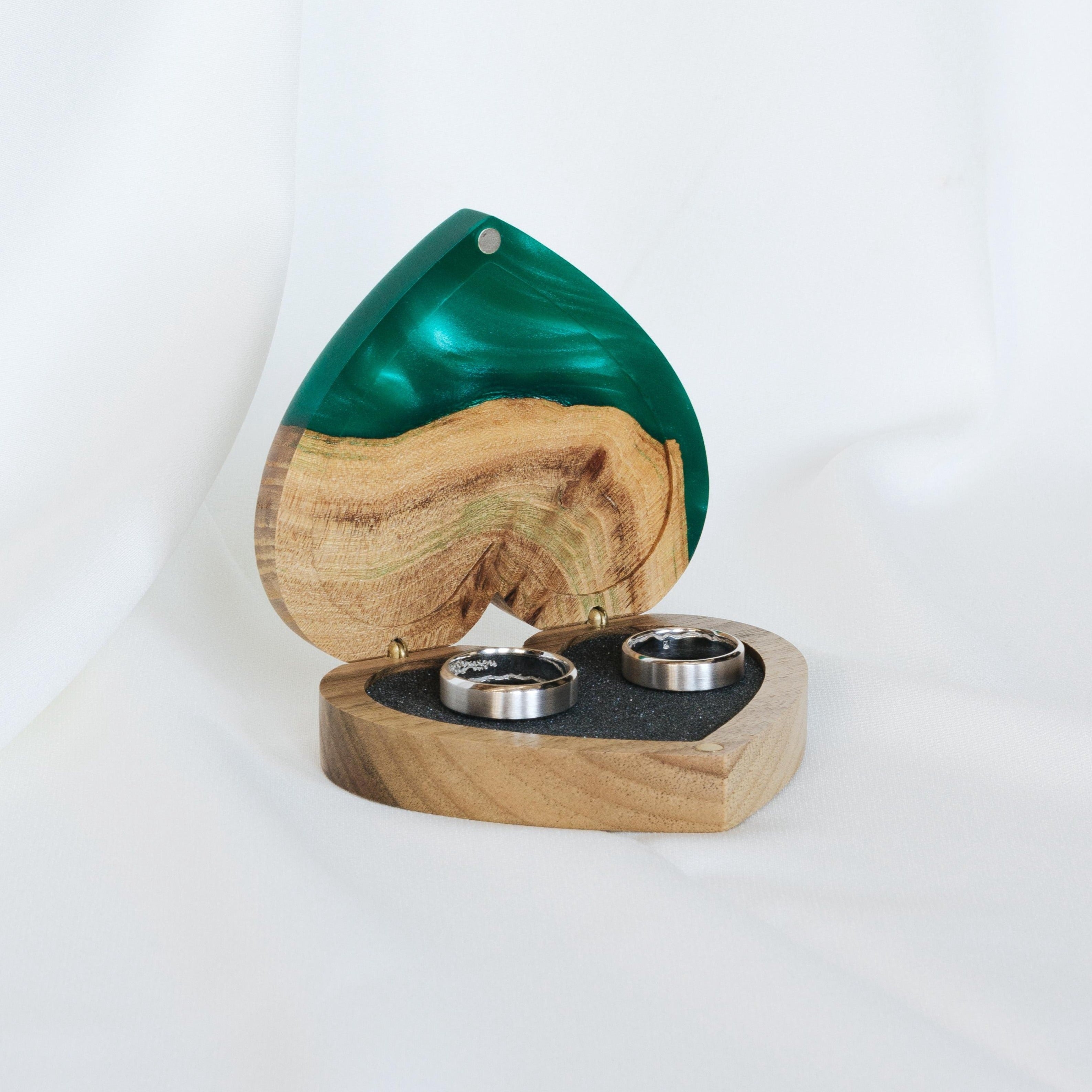 Wood & Resin Wedding Ring Box AMOUR – Elm Green