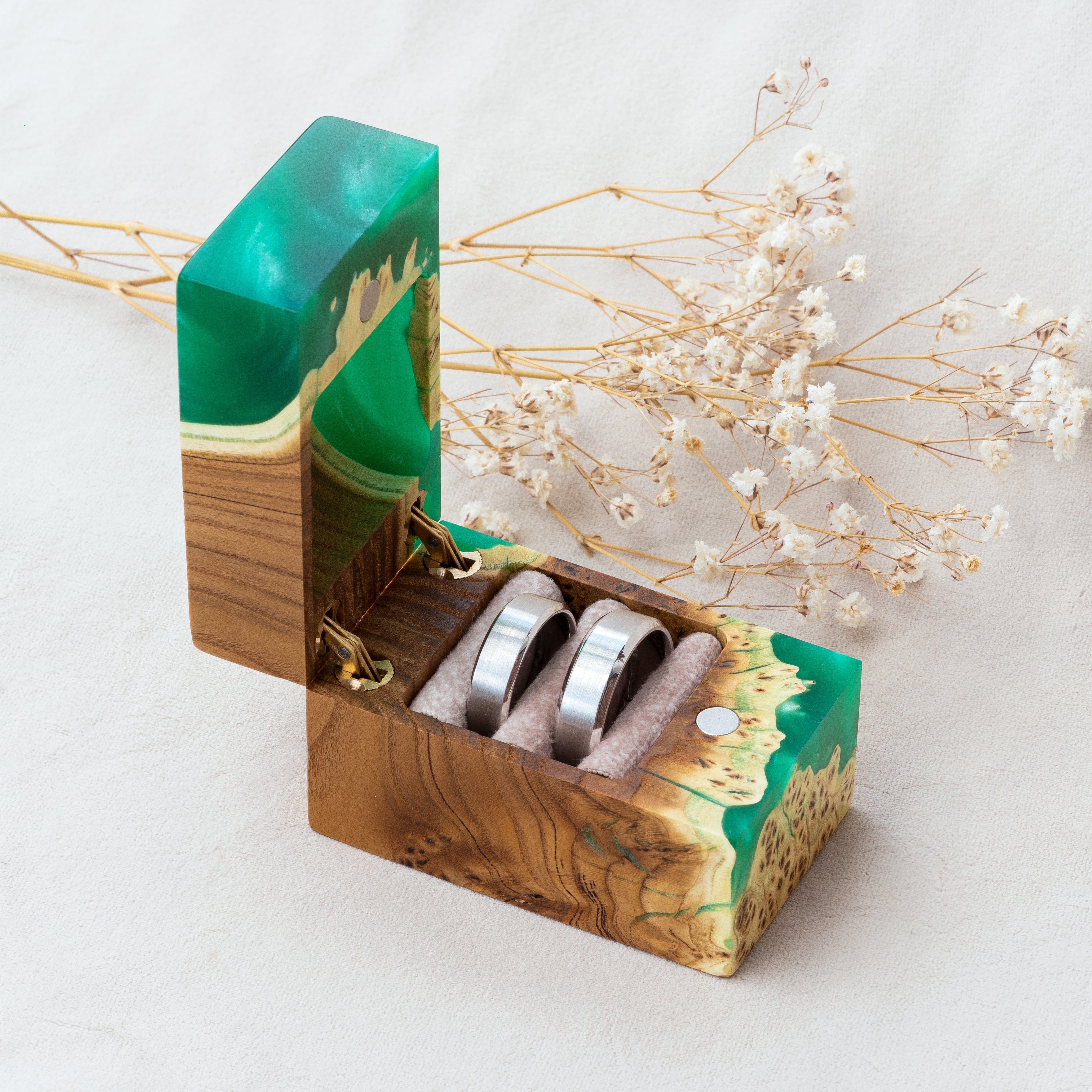Wood & Resin Wedding Ring Box CHORD – Elm Green