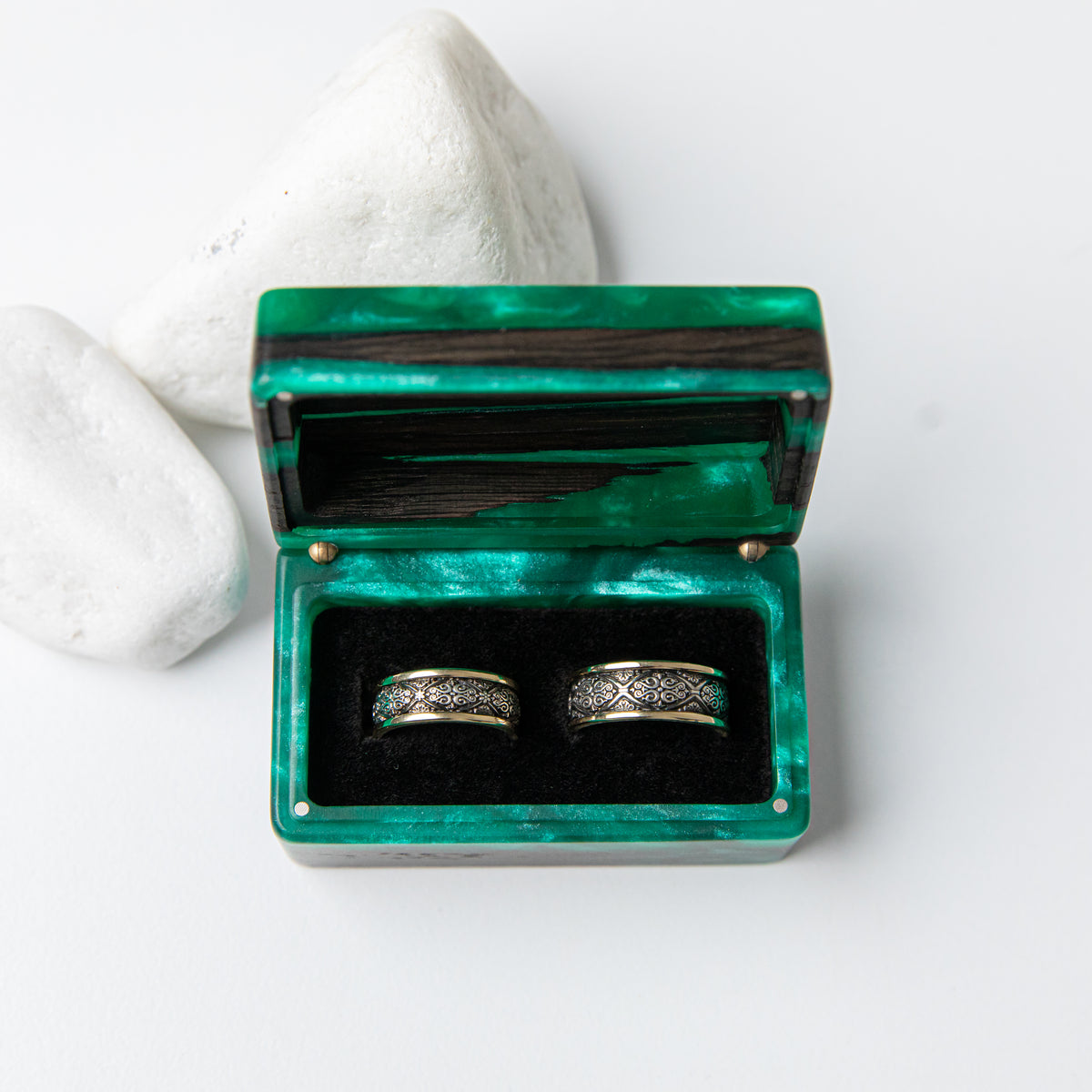 Wood & Resin Wedding Ring Box MUSE – Oak Green