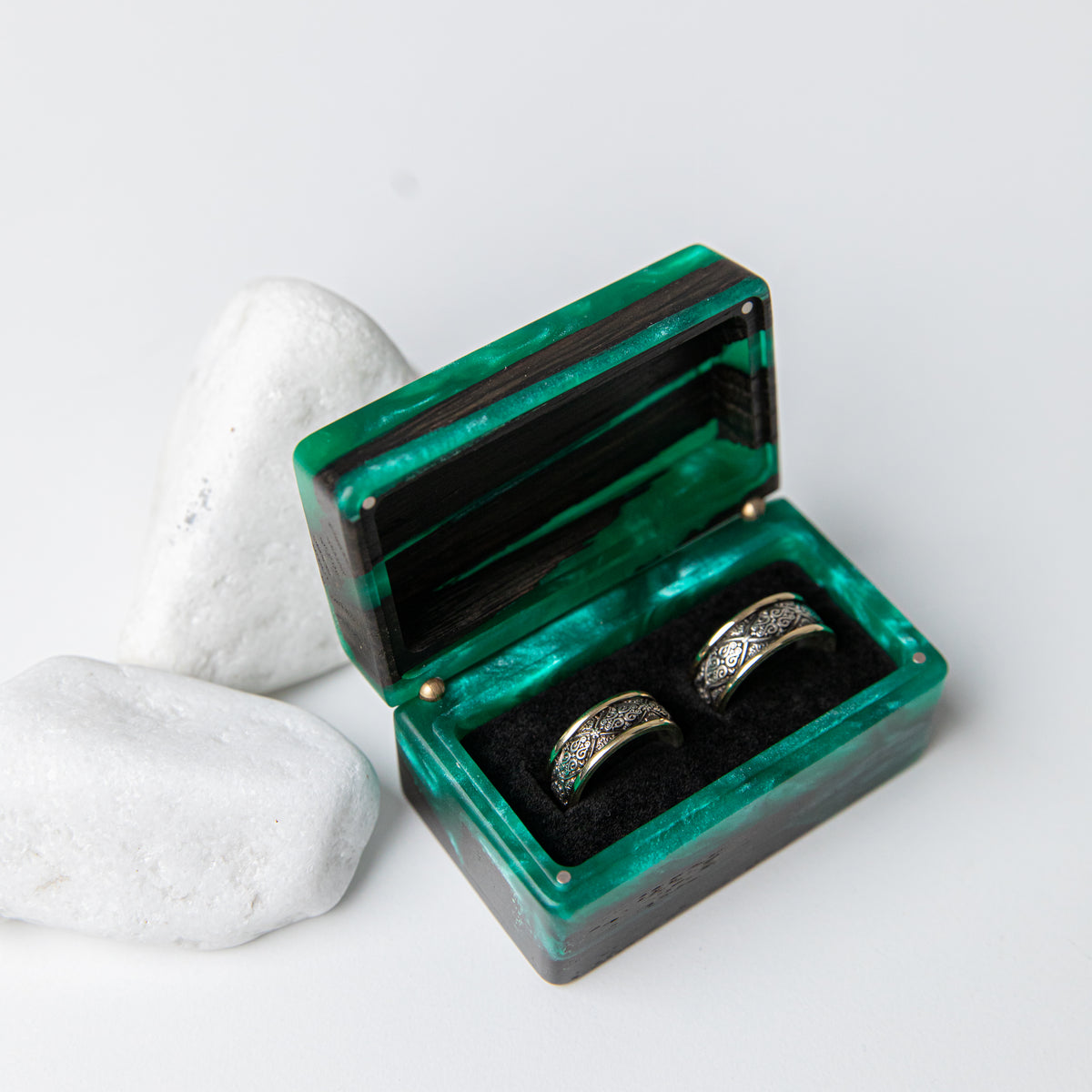 Wood & Resin Wedding Ring Box MUSE – Oak Green