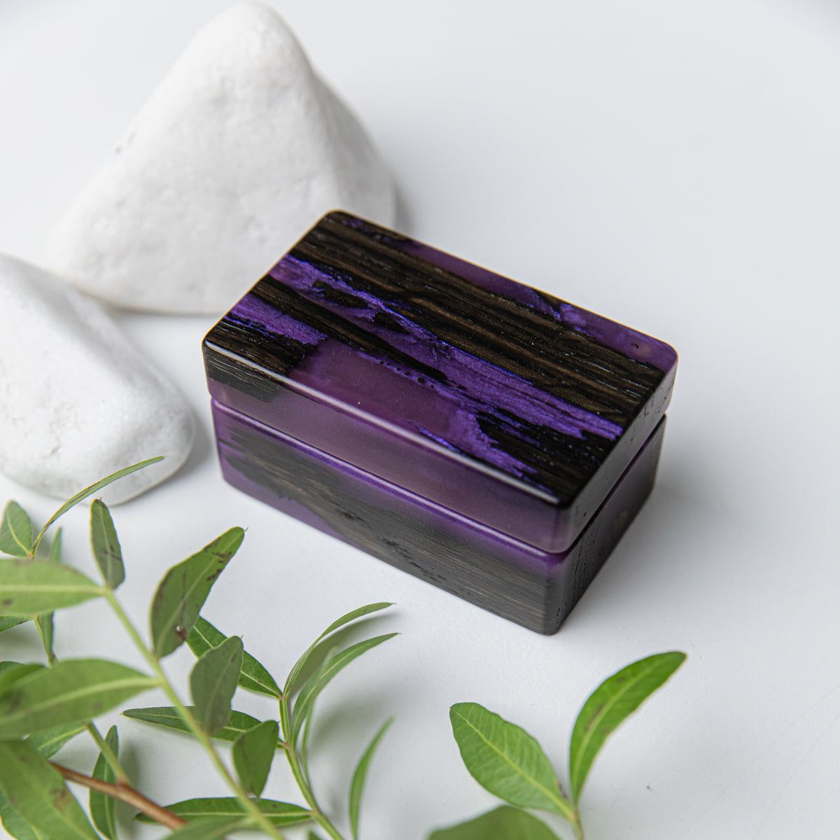 Wood & Resin Wedding Ring Box MUSE – Oak Purple