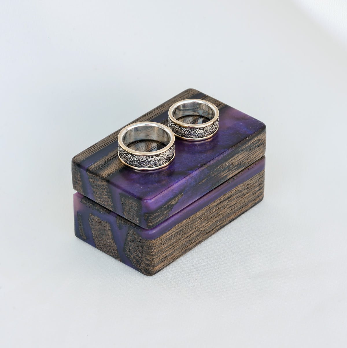 Wood & Resin Wedding Ring Box MUSE – Oak Purple