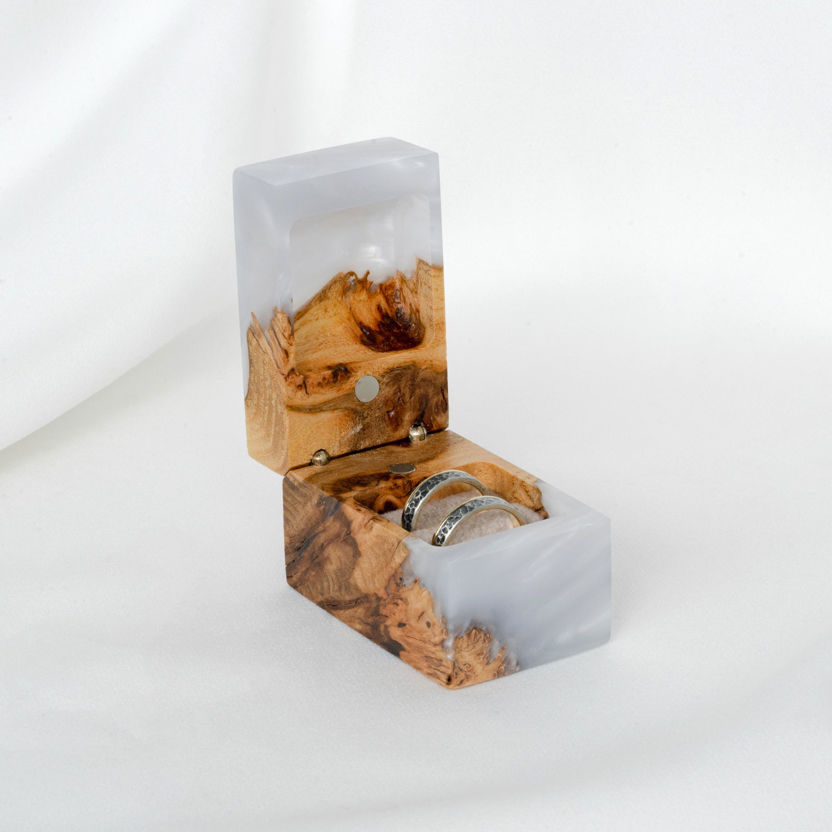 Wood & Resin Wedding Ring Box CHORD – Elm Platinum