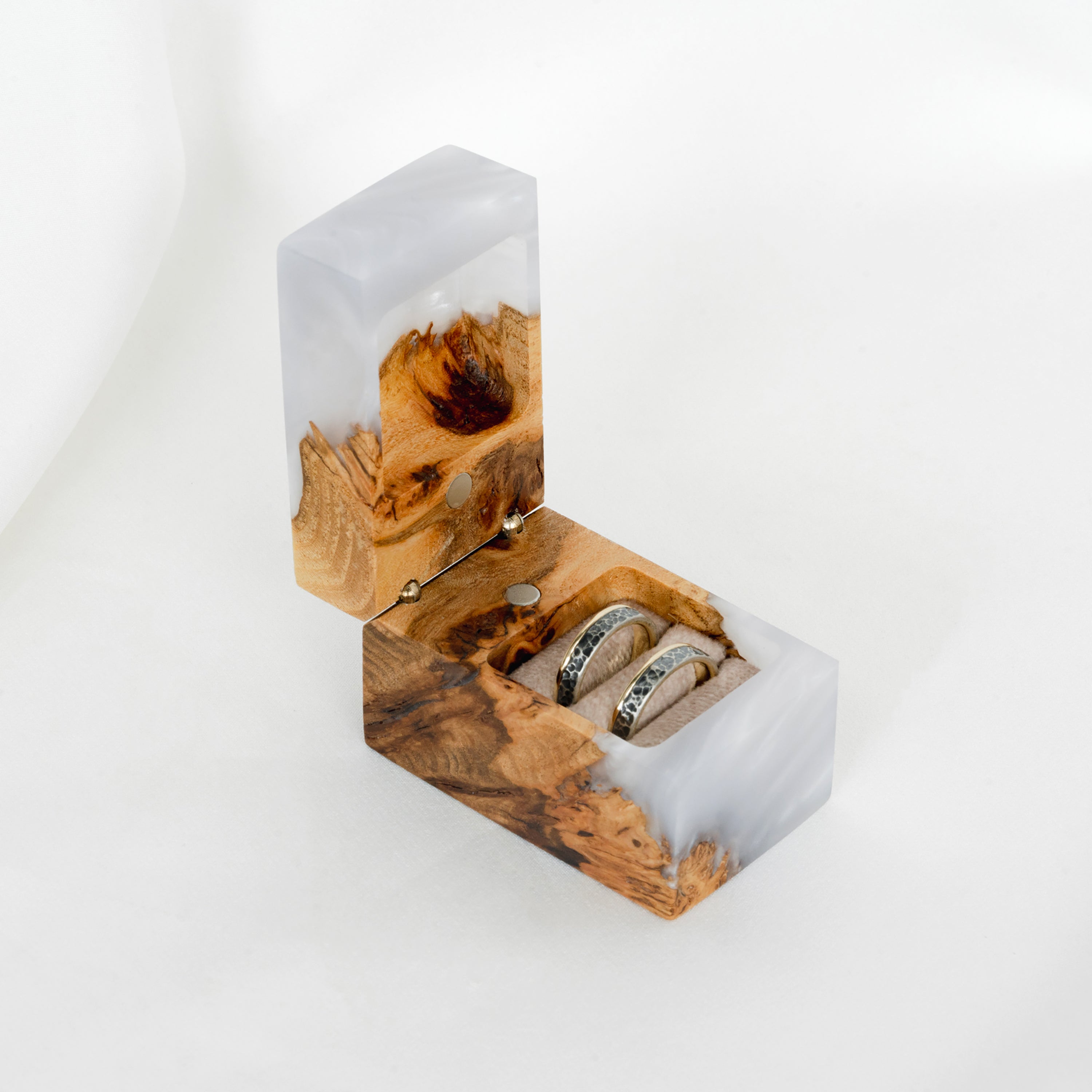 Wood & Resin Wedding Ring Box CHORD – Elm Platinum