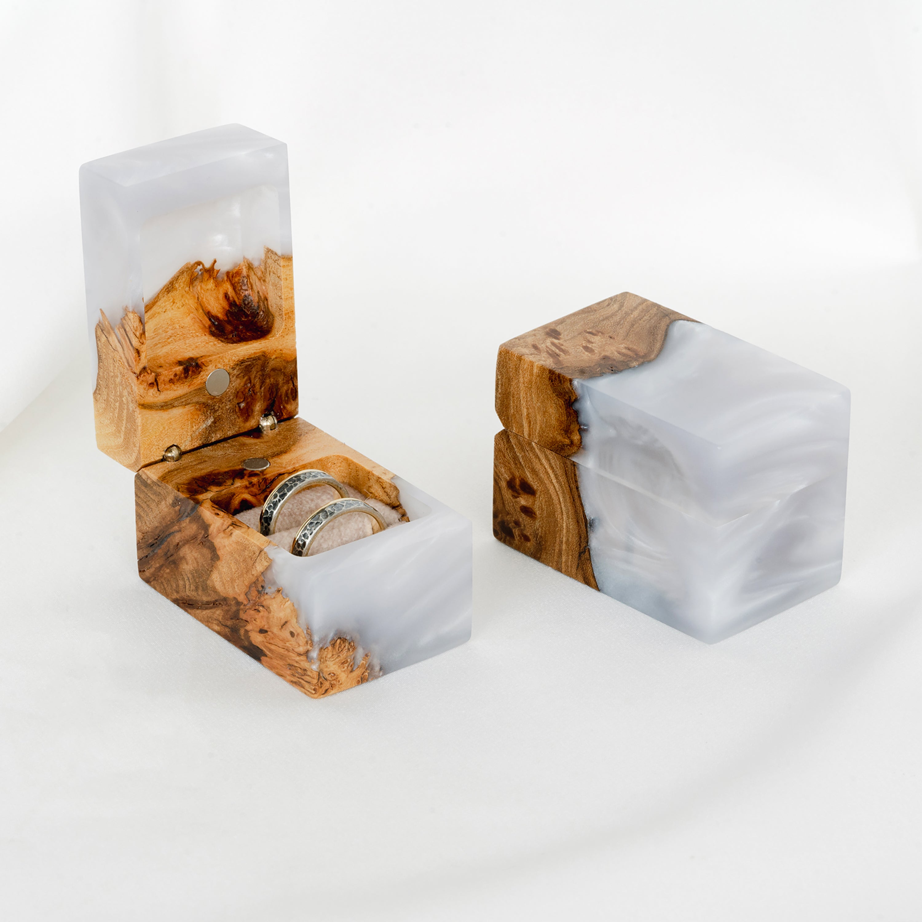 Wood & Resin Wedding Ring Box CHORD – Elm Platinum
