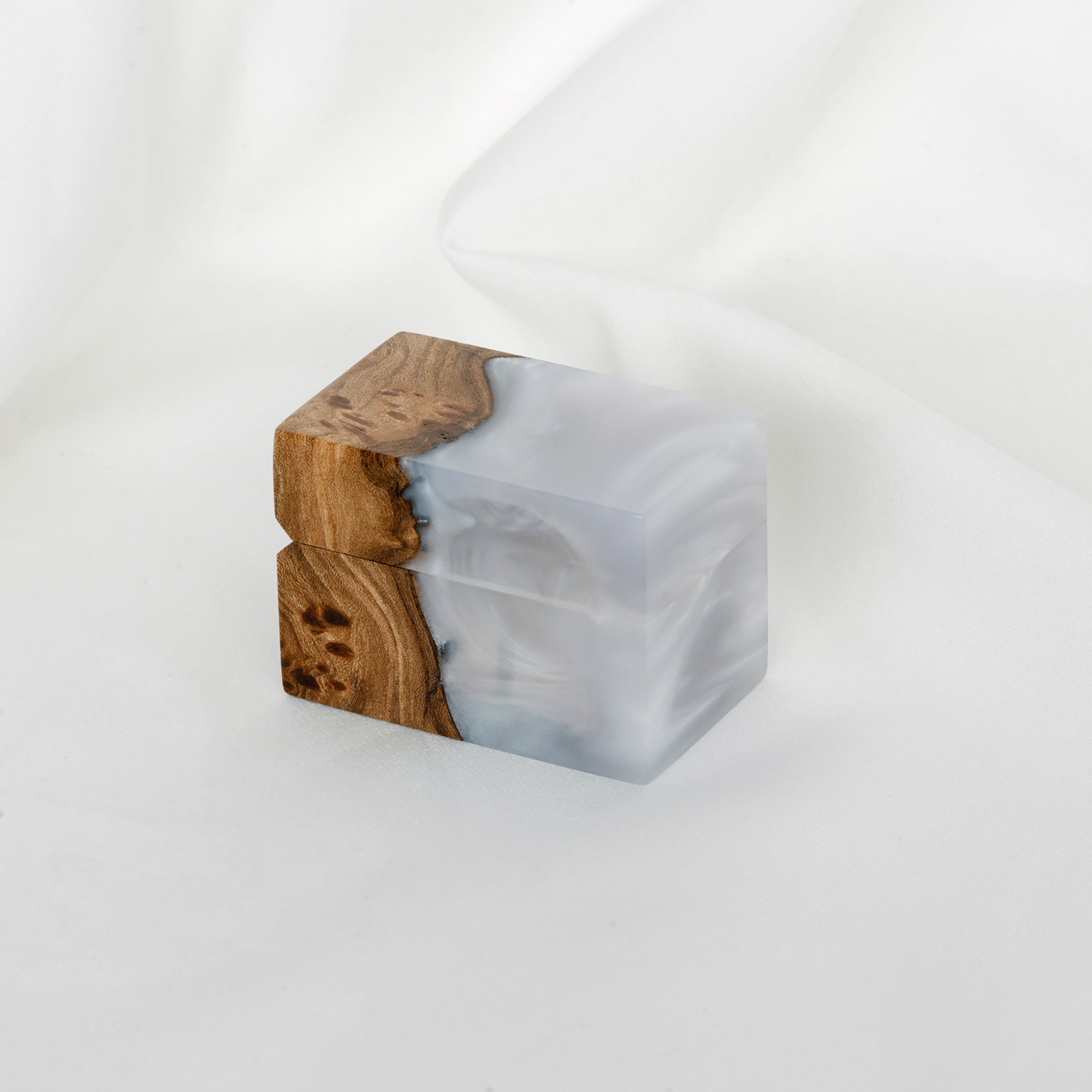 Wood & Resin Wedding Ring Box CHORD – Elm Platinum