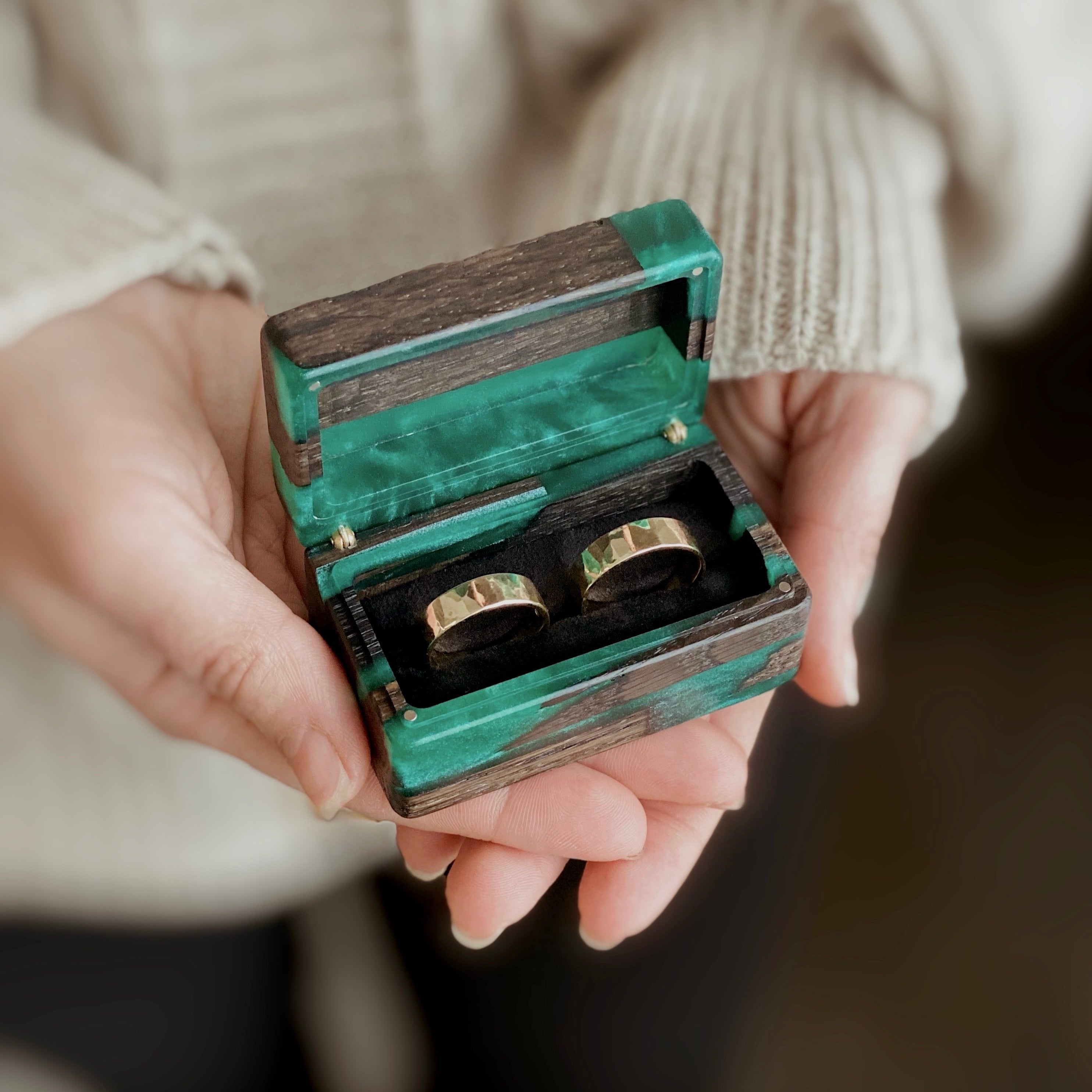 Wood & Resin Wedding Ring Box MUSE – Oak Green