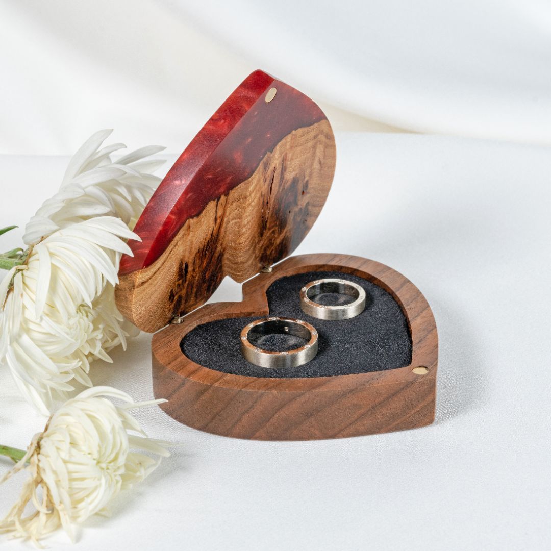 Wood & Resin Wedding Ring Box AMOUR – Elm Ruby