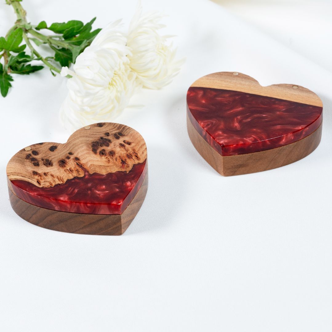 Wood & Resin Wedding Ring Box AMOUR – Elm Ruby