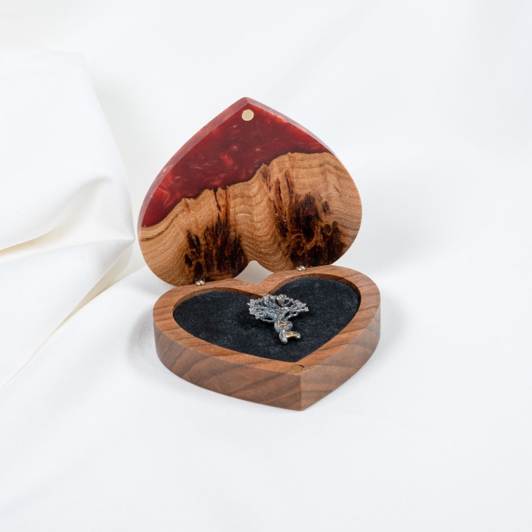 Wood & Resin Wedding Ring Box AMOUR – Elm Ruby