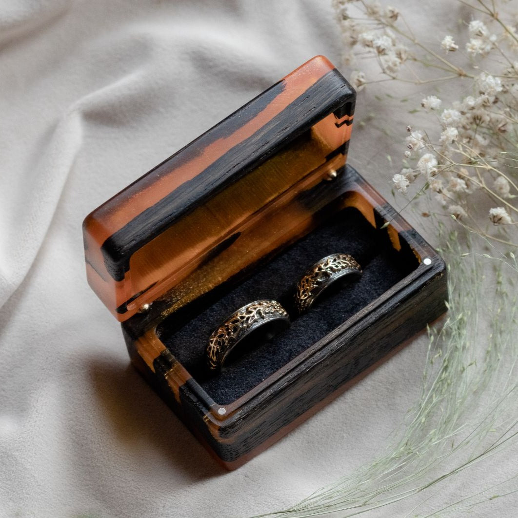 Wood & Resin Wedding Ring Box MUSE – Oak Amber